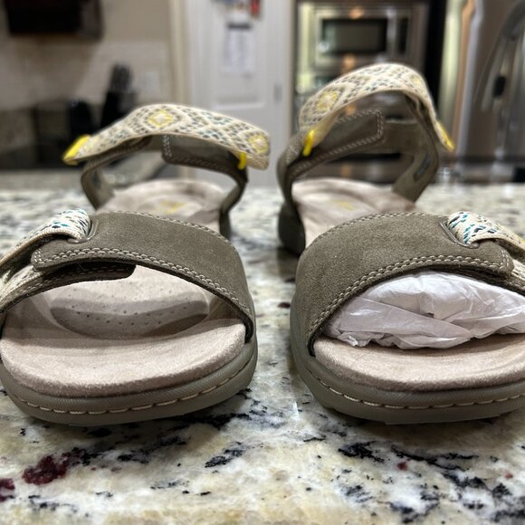 Clarks Collection Amanda Sprint Olive Suede Open Toe Slingback Sanda Size 8.5M - Picture 3 of 8